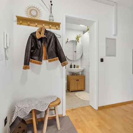 Malou Zentrumsnah Mit Kaffee-teebar, Arbeitsplatz, Balkon Und Kostenlosen Stellplatz דירה באיירוט