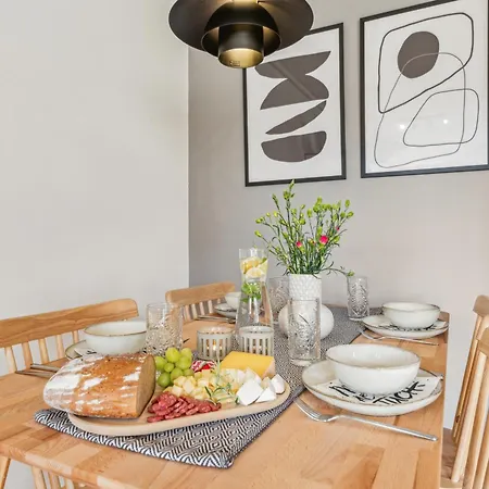 דירה Malou Zentrumsnah Mit Kaffee-teebar, Arbeitsplatz, Balkon Und Kostenlosen Stellplatz באיירוט