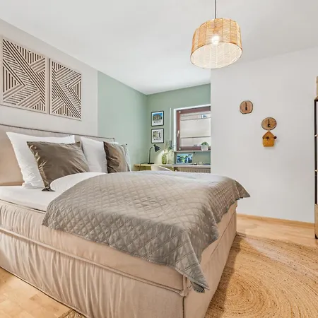 Malou Zentrumsnah Mit Kaffee-teebar, Arbeitsplatz, Balkon Und Kostenlosen Stellplatz * באיירוט