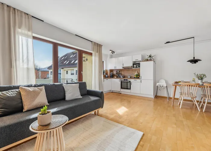 Malou Zentrumsnah Mit Kaffee-teebar, Arbeitsplatz, Balkon Und Kostenlosen Stellplatz * Bayreuth